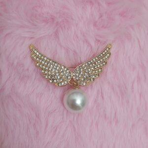 Elegant Golden Angel Wings Brooch Pin with Pearl